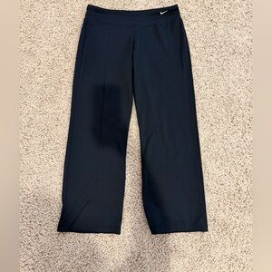 Nike Women’s Black Athletic Pants Size L Wide Leg Dri-Fit‎ Stretch 27” Inseam